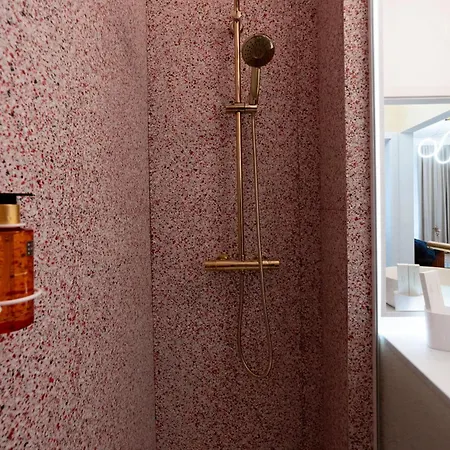 Soni Exclusive Plaza With Private Parking & Self Check-in *