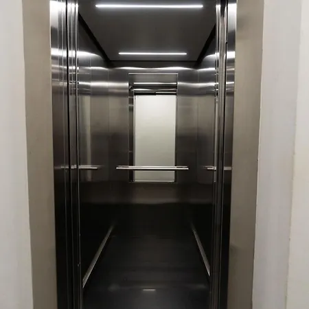 Soni Exclusive Plaza With Private Parking & Self Check-in Апартаменты Бухарест