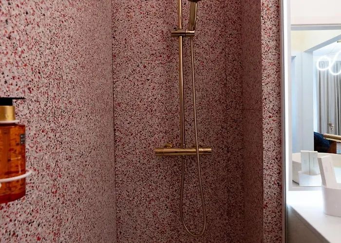 Soni Exclusive Plaza With Private Parking & Self Check-in *